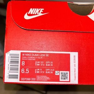 AUTHENTIC WOMENS NIKE DUNK LOW SNEAKERS, SHOES, SIZE 8